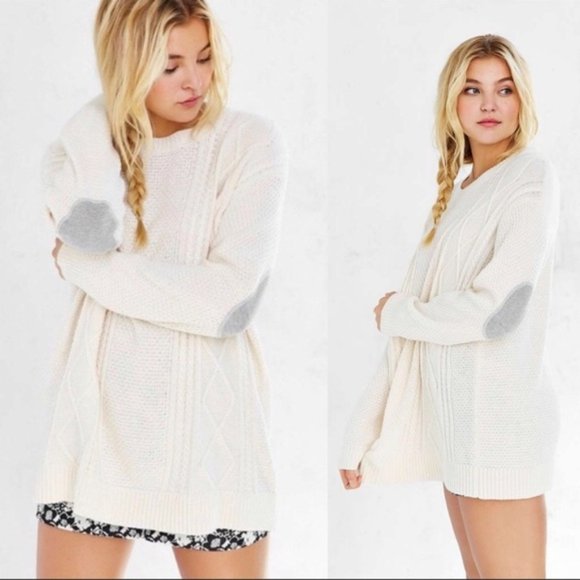 BDG Sweaters - BDG Urban Outfitters Oversized Sweater Size XS White Cable Knit Elbow Patch Cozy
